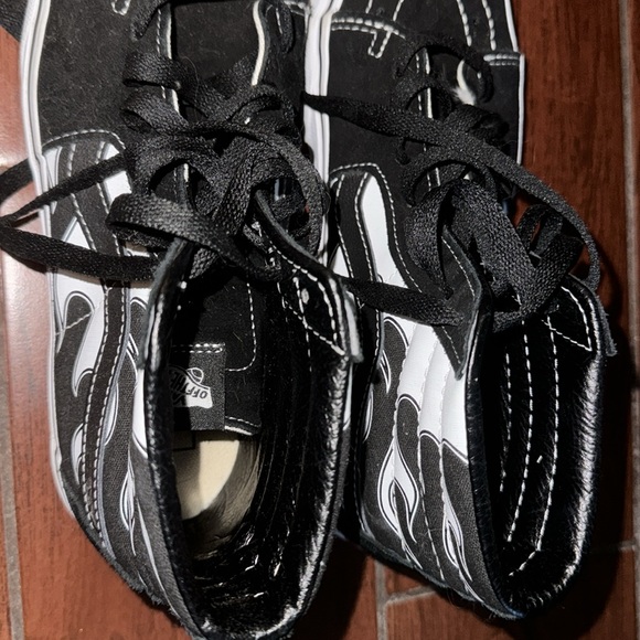 Vans - Picture 2 of 3